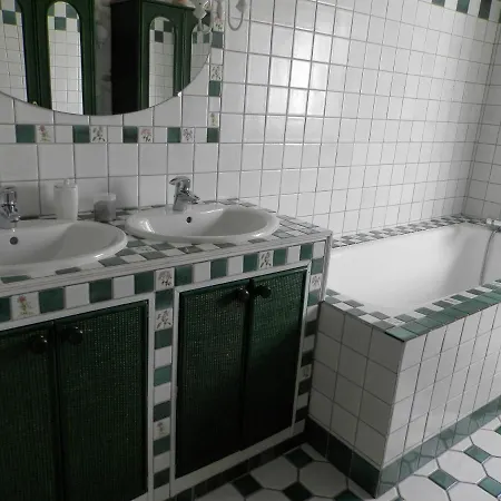 Au Pre Du Mignon Aux Portes Du Marais Poitevin Bed & Breakfast