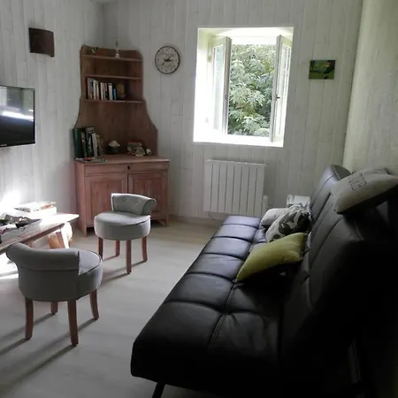 Au Pre Du Mignon Aux Portes Du Marais Poitevin Bed and Breakfast 3*